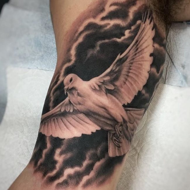 Que symbolise une colombe sur un tatouage?
