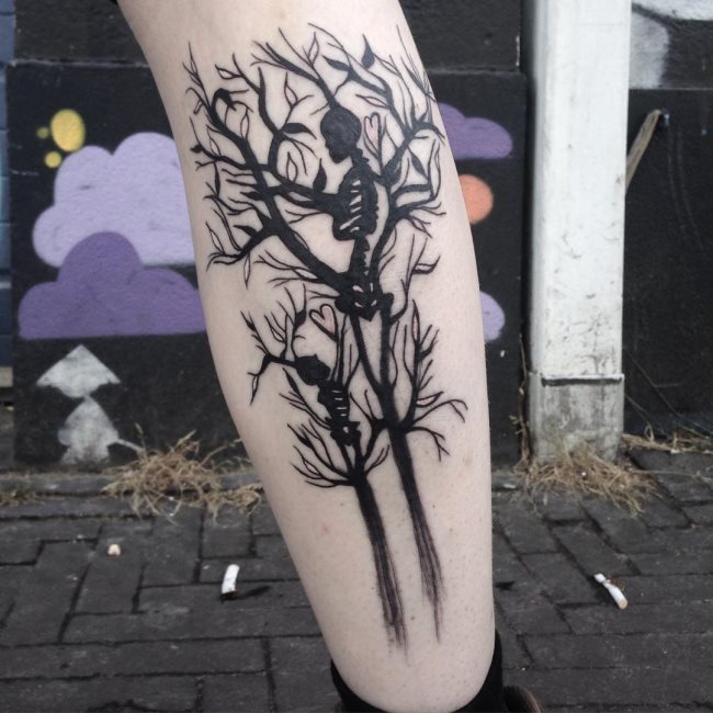 Que symbolise un arbre sur un tatouage?