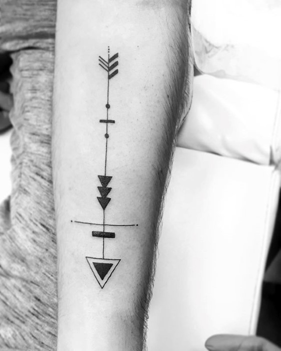 tatuaje flecha geometrica 16