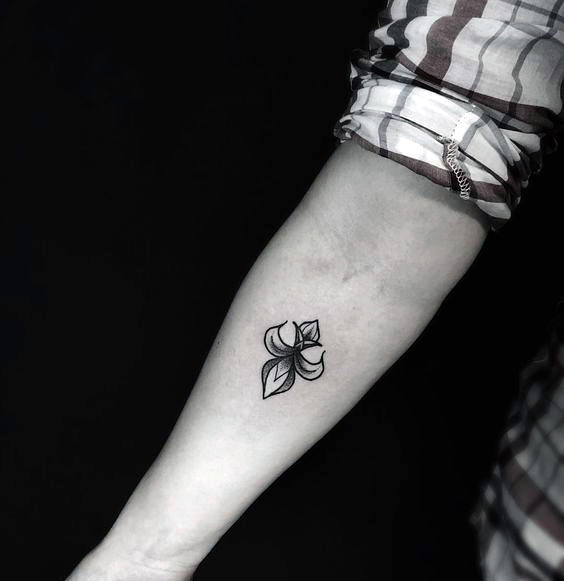 tatuaje flor lis 103